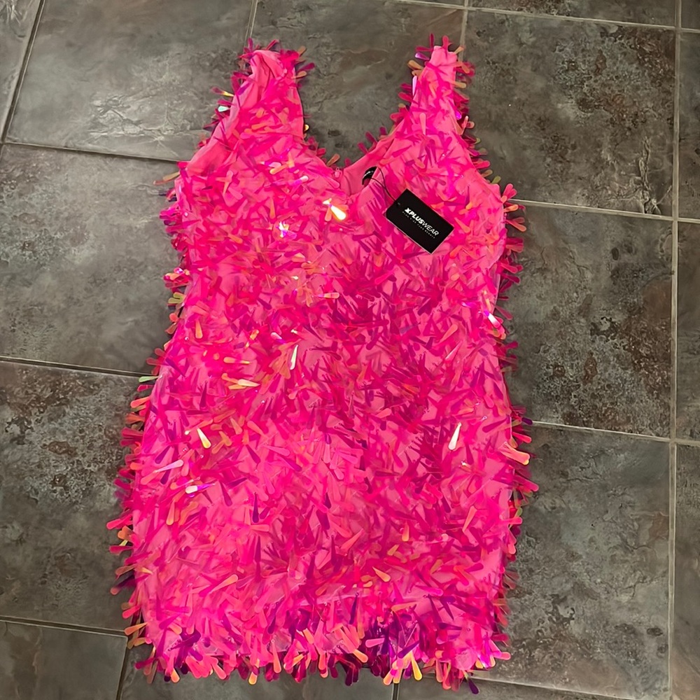 Pink amazing party dress size 12/14 never worn couldn’t return was to big for me